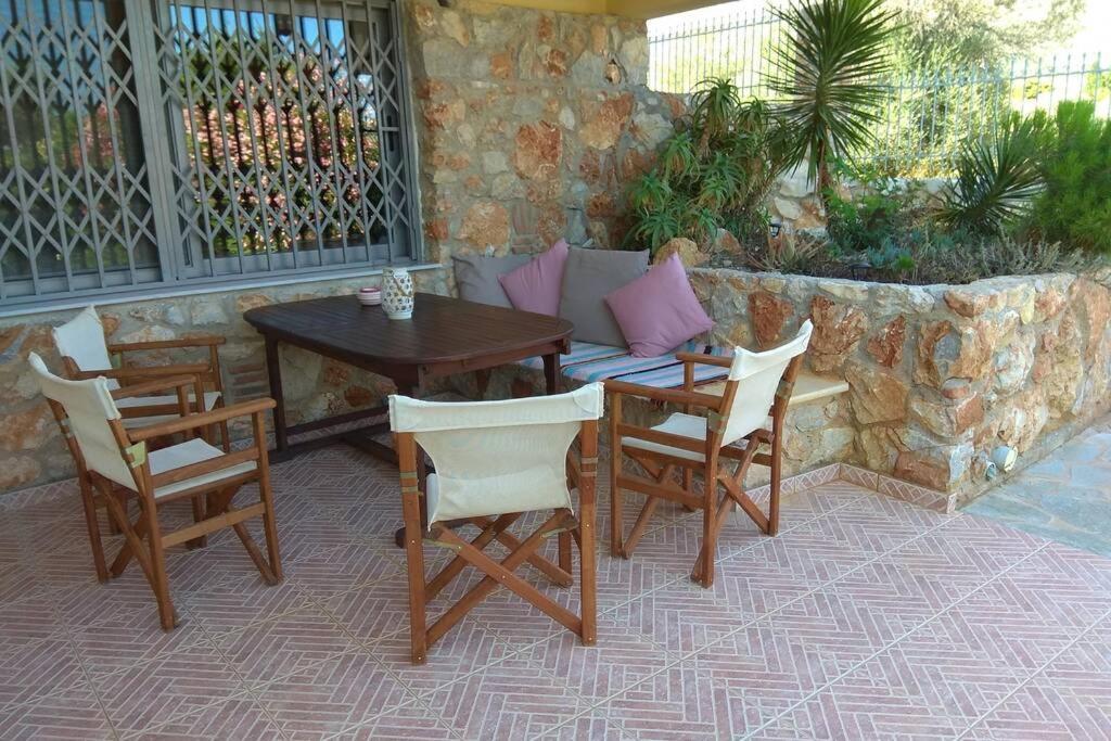 אמרינתוס Seaside Villa Andronikos מראה חיצוני תמונה